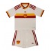 AS Roma Matias Soule #18 Bortedraktsett Barn 2026-27 Korte ermer (+ Korte bukser) AS Roma Matias Soule #18 Bortedraktsett Barn 2026-27 Korte ermer (+ Korte bukser)
