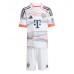 Bayern Munich Aleksandar Pavlovic #45 Bortedraktsett Barn 2025-26 Korte ermer (+ Korte bukser)
