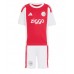 Ajax Hjemmedraktsett Barn 2026-27 Korte ermer (+ Korte bukser) Ajax Hjemmedraktsett Barn 2026-27 Korte ermer (+ Korte bukser)
